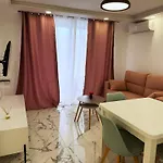 - Air Conditioning And Pool Апартаменты