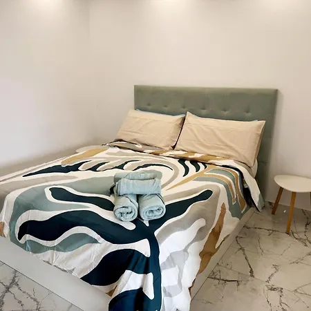 - Air Conditioning And Pool Appartement