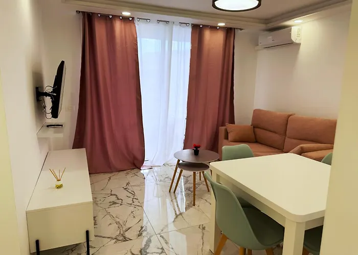- Air Conditioning And Pool Appartement